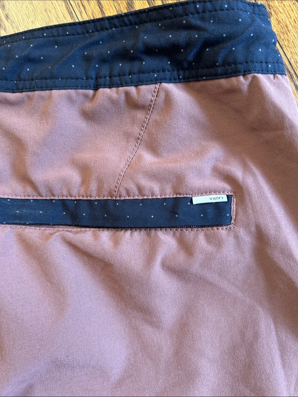 Vuori Men’s Unlined Women Swim Hybrids with Black Waistband EUC
